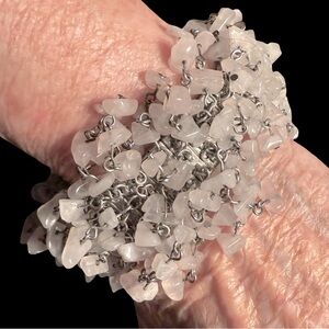 Quartz stones on expando band vintage bracelet